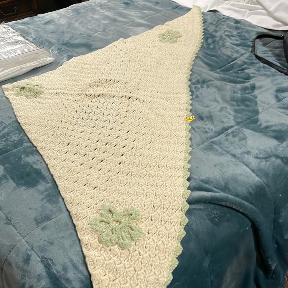 Vintage and rare Triangular hand knit shawl / baby blanket